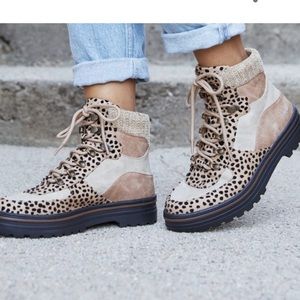 NWOB Blowfish herstory hiker boot